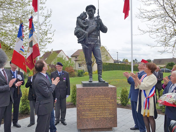 Памтяник Русскому солдату ПМВ в Курси (Франция).jpeg
