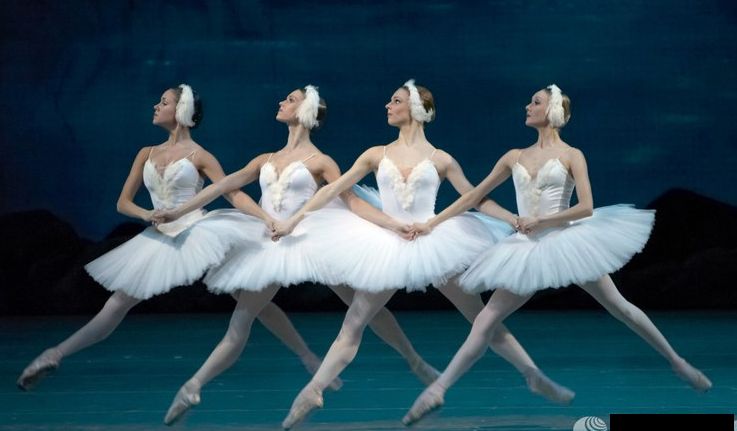 tanets_malenkih_lebedej_iz_baleta_lebedinoe_ozero.jpg
